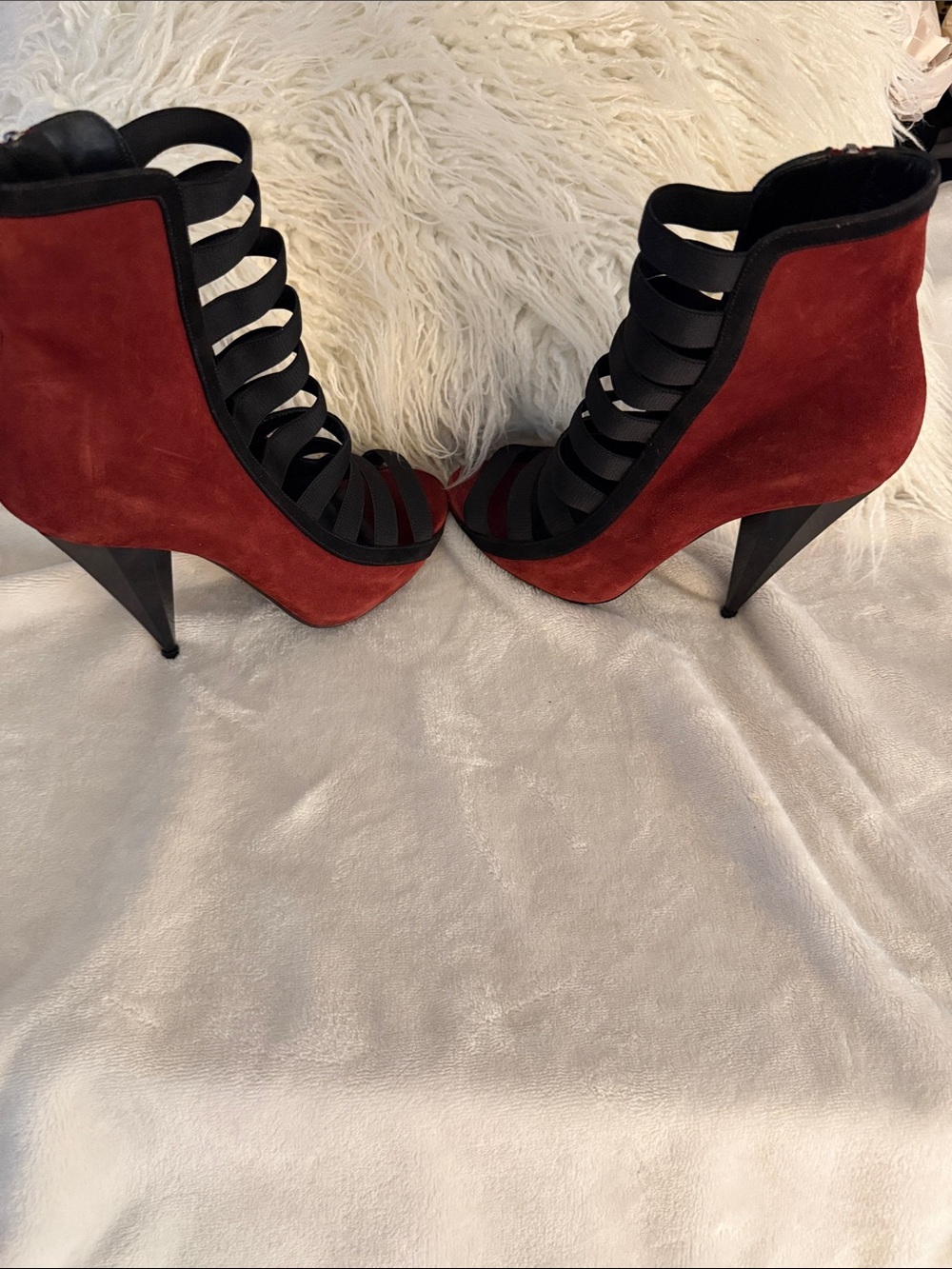 Gucci Burgundy Suede and Black Strappy Ankle Heels Super Chic!  AUTHENTIC!!! - Picture 3 of 7